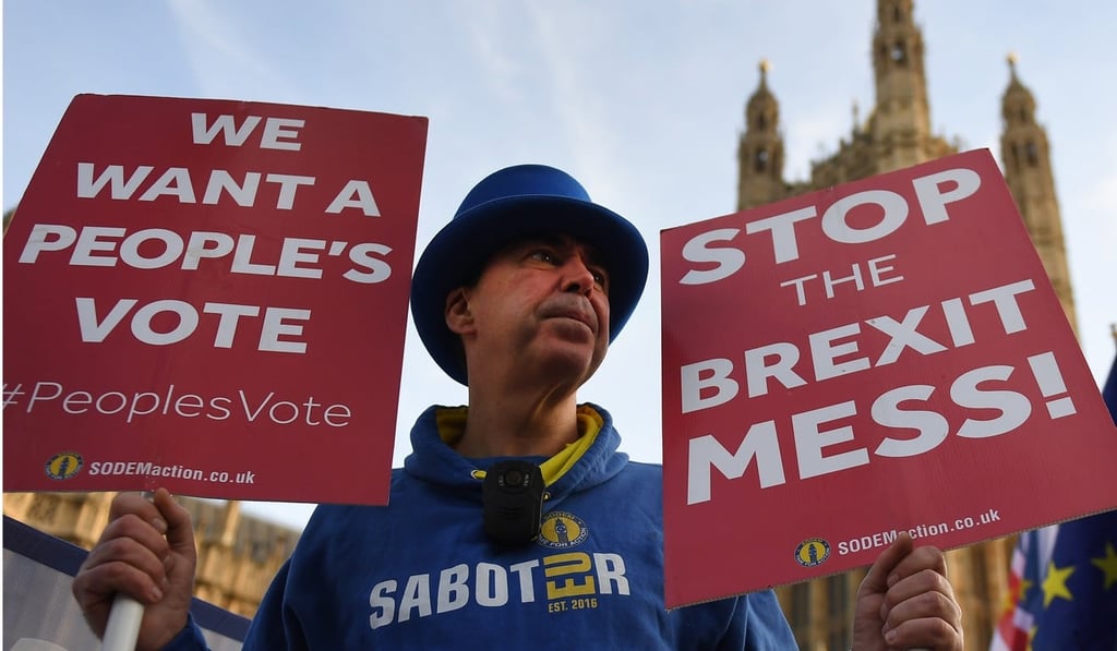 A pro European Union protester demonstrates outside parliament buildings in London on December 17, 2018. Photo: EPA