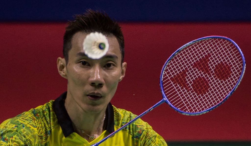 Lee Chong Wei hits a return against Wangcharoen Kantaphon of Thailand at the Indonesia Open last July. Photo: AFP