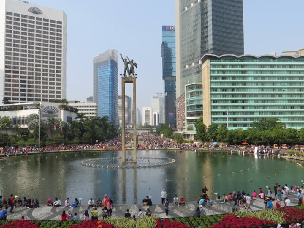 The Hotel Indonesia Roundabout with the Welcome Monument at its centre is a bustling hub of modern Jakarta. The Hotel Indonesia is on the right. Photo: Shutterstock The Hotel Indonesia Roundabout with the Welcome Monument at its centre is a bustling hub of modern Jakarta. The Hotel Indonesia is on the right. Photo: Shutterstock