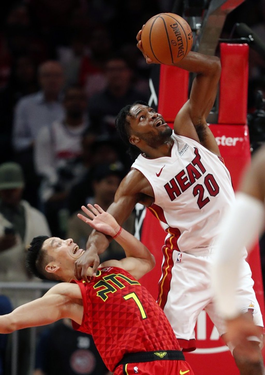 Miami Heat forward Justise Winslow and Atlanta Hawks guard Jeremy Lin battle for a rebound. Photo: AP