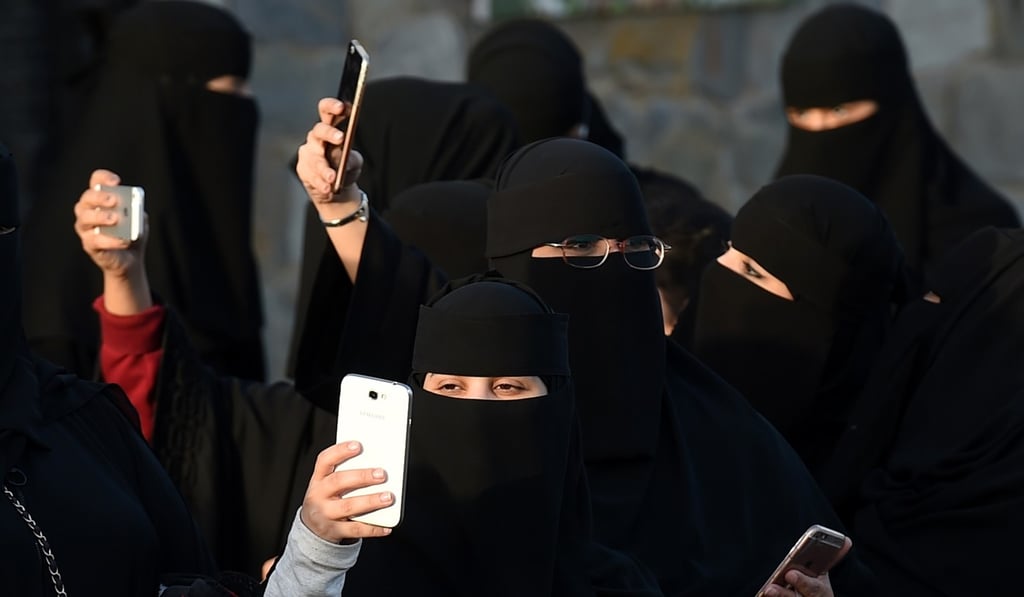 Saudi women using mobile phones. Photo: AFP