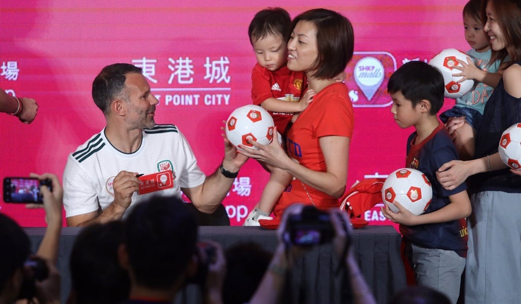 Former Manchester United footballer Ryan Giggs (left) greets fans in Hong Kong. Photo: Sam Tsang