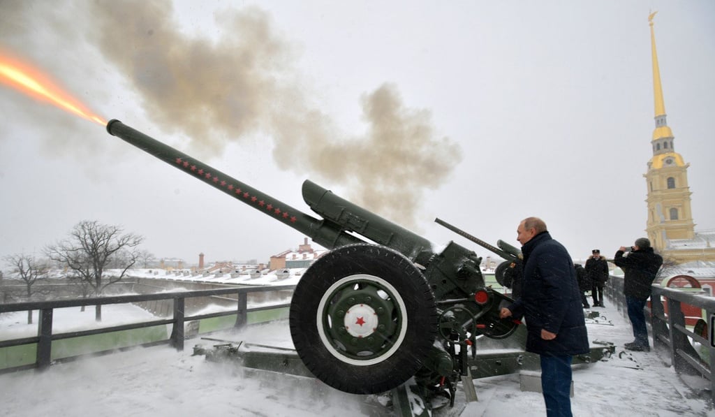 Russian President Vladimir Putin fires a cannon. Photo: EPA Russian President Vladimir Putin fires a cannon. Photo: EPA