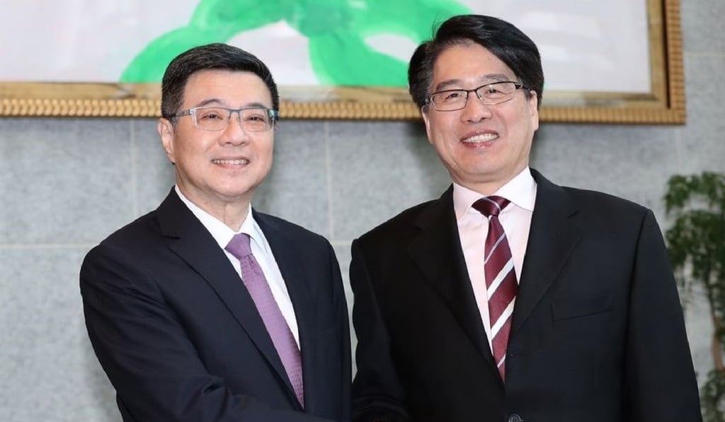 Cho Jung-tai (left), the DPP’s new chairman and You Ying-lung, his opponent in the recent election. Photo: CNA