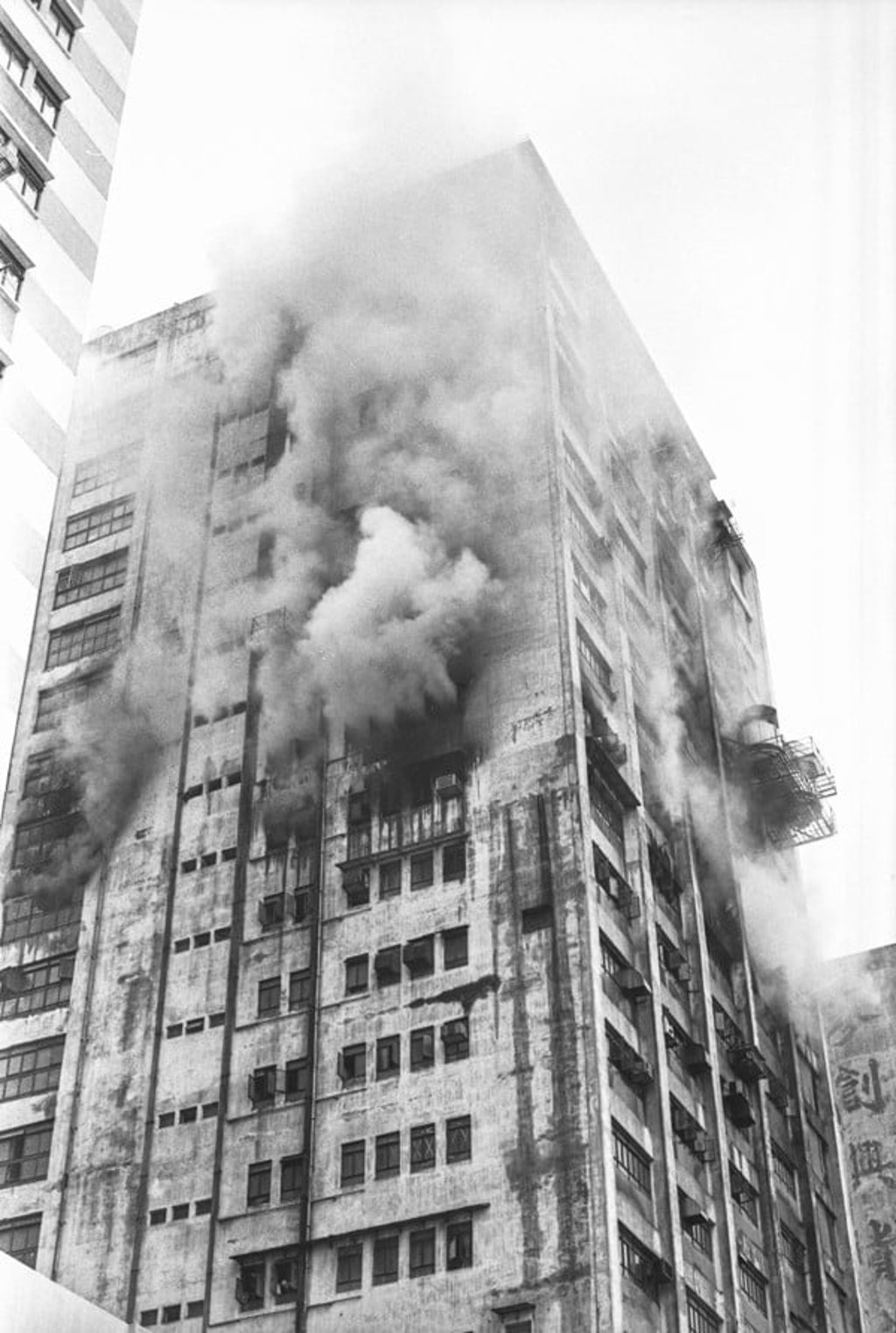 A fire at the Cheung Ka Industrial Building on Connaught Road West, Sai Wan. Photo: Handout
