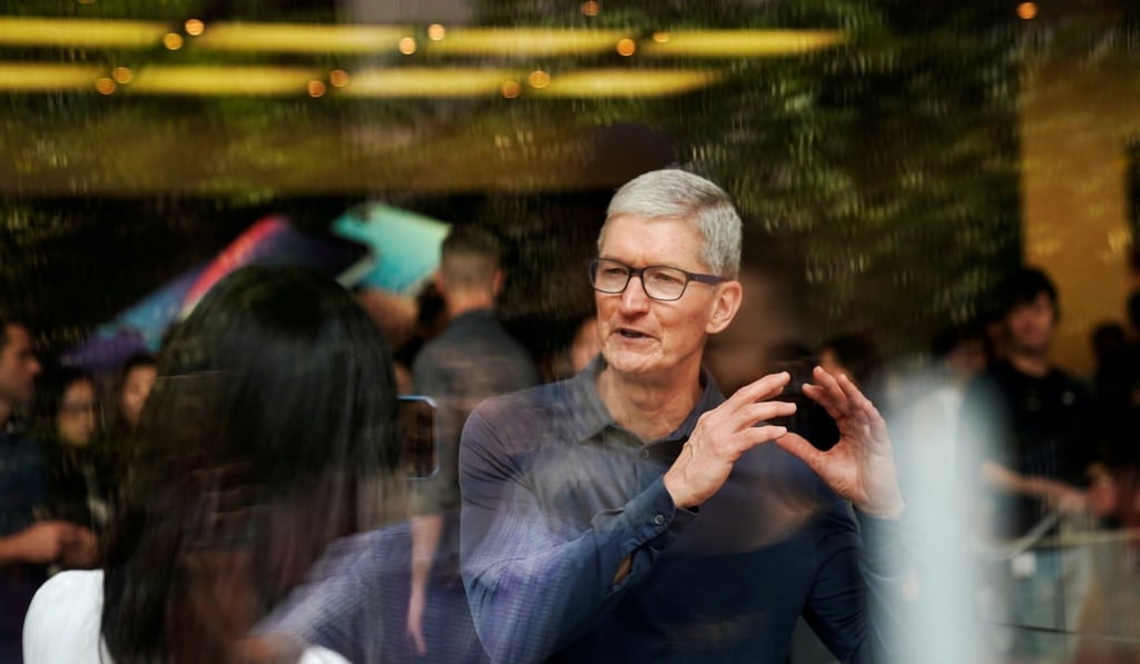Apple CEO Tim Cook at an Apple store in Shanghai. Photo: Reuters