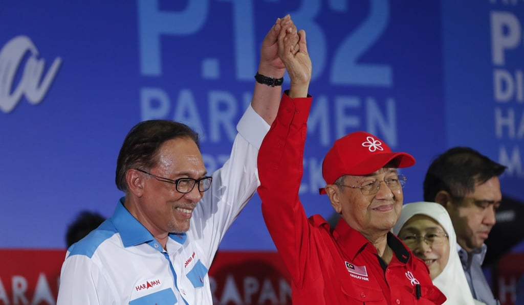 Anwar Ibrahim and Mahathir Mohamad in October. Photo: AP Anwar Ibrahim and Mahathir Mohamad in October. Photo: AP