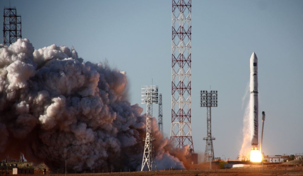 A Zenit 3F rocket carrying the Spektr-R telescope blasts off from Kazakhstan’s Baikonur cosmodrome on July 18, 2011. Photo: AFP