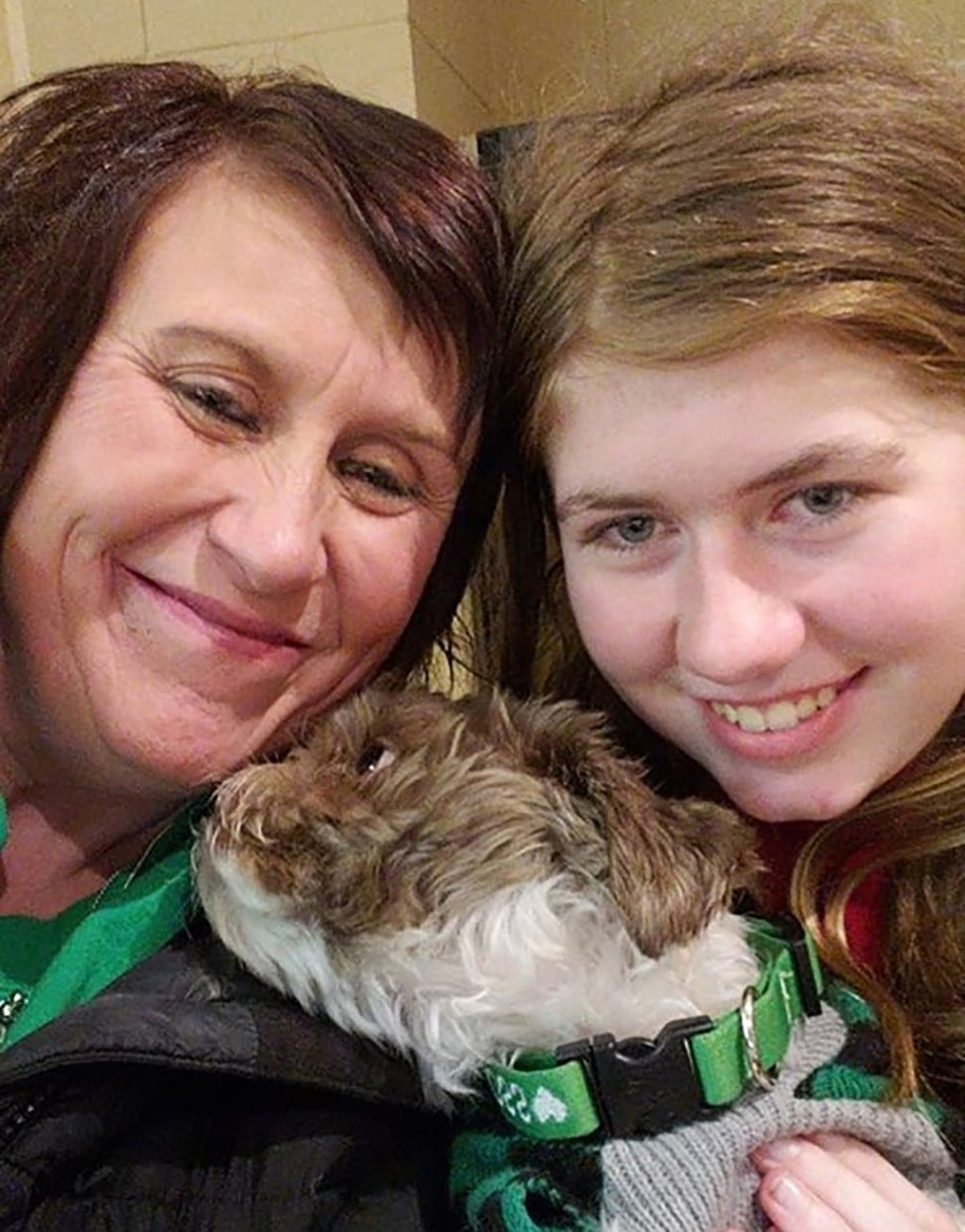Thirteen-year-old Jayme Closs (right), her aunt Jennifer Naiberg Smith and Molly the dog posing together after being reunited on Friday. Photo: Agence France-Presse Thirteen-year-old Jayme Closs (right), her aunt Jennifer Naiberg Smith and Molly the dog posing together after being reunited on Friday. Photo: Agence France-Presse