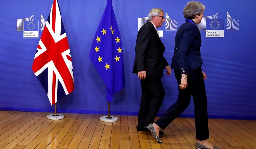 British Prime Minister Theresa May and European Commission President Jean-Claude Juncker leave for a meeting to discuss draft agreements on Brexit, at the commission headquarters in Brussels on November 24, 2018. Photo: Reuters
