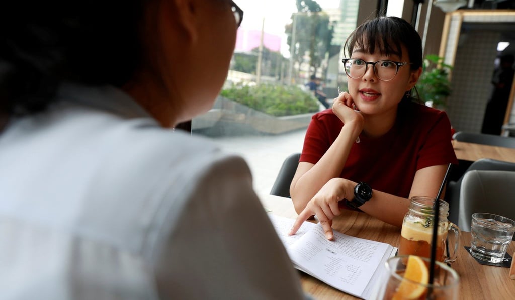 China national Cherry He Ting (left) teaches a student in a coffee shop in Bangkok, Thailand, November 18, 2018. Photo: Reuters