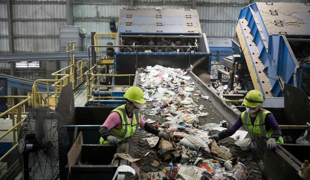 Workers sort recycling material at the Waste Management Material Recovery Facility in Elkridge, Maryland, in this June 28, 2018, file photo. Photo: Agence France-Presse