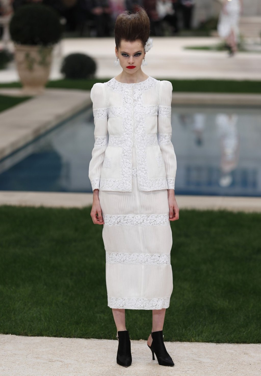 A model presents a white creation from the spring/summer 2019 haute couture collection show of German creative designer Karl Lagerfeld, who missed Tuesday’s event because of ‘fatigue’. Photo: EPA-EFE A model presents a white creation from the spring/summer 2019 haute couture collection show of German creative designer Karl Lagerfeld, who missed Tuesday’s event because of ‘fatigue’. Photo: EPA-EFE