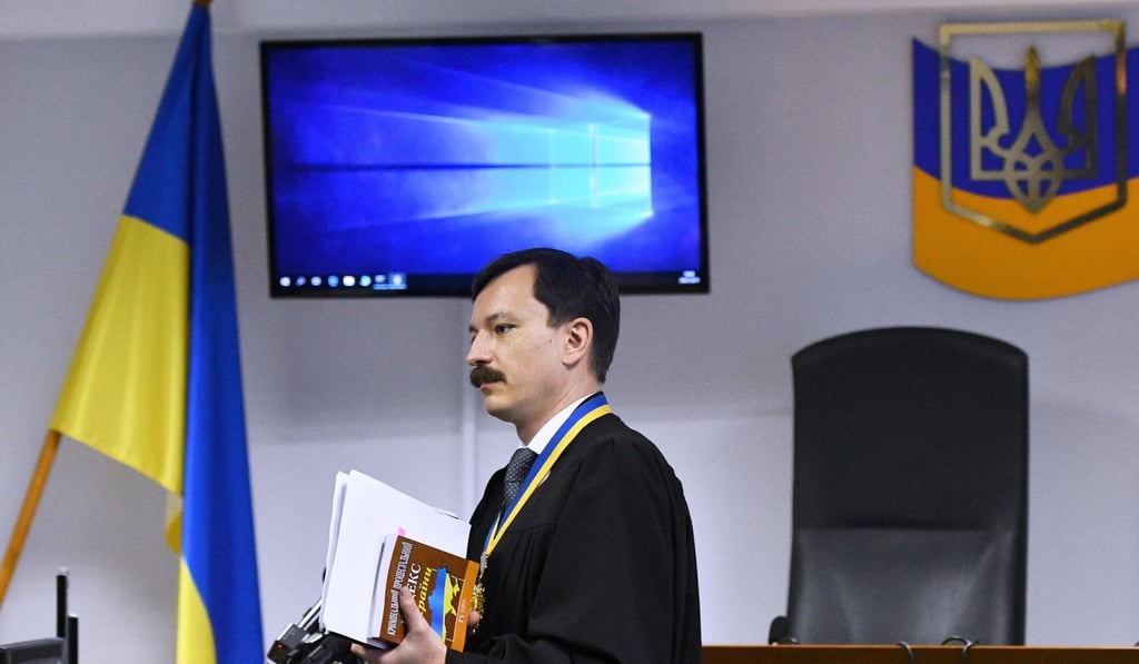 Judge Vladyslav Devyatko of Kiev's Obolon District Court leaving the courtroom after delivering the verdict. Photo: AFP