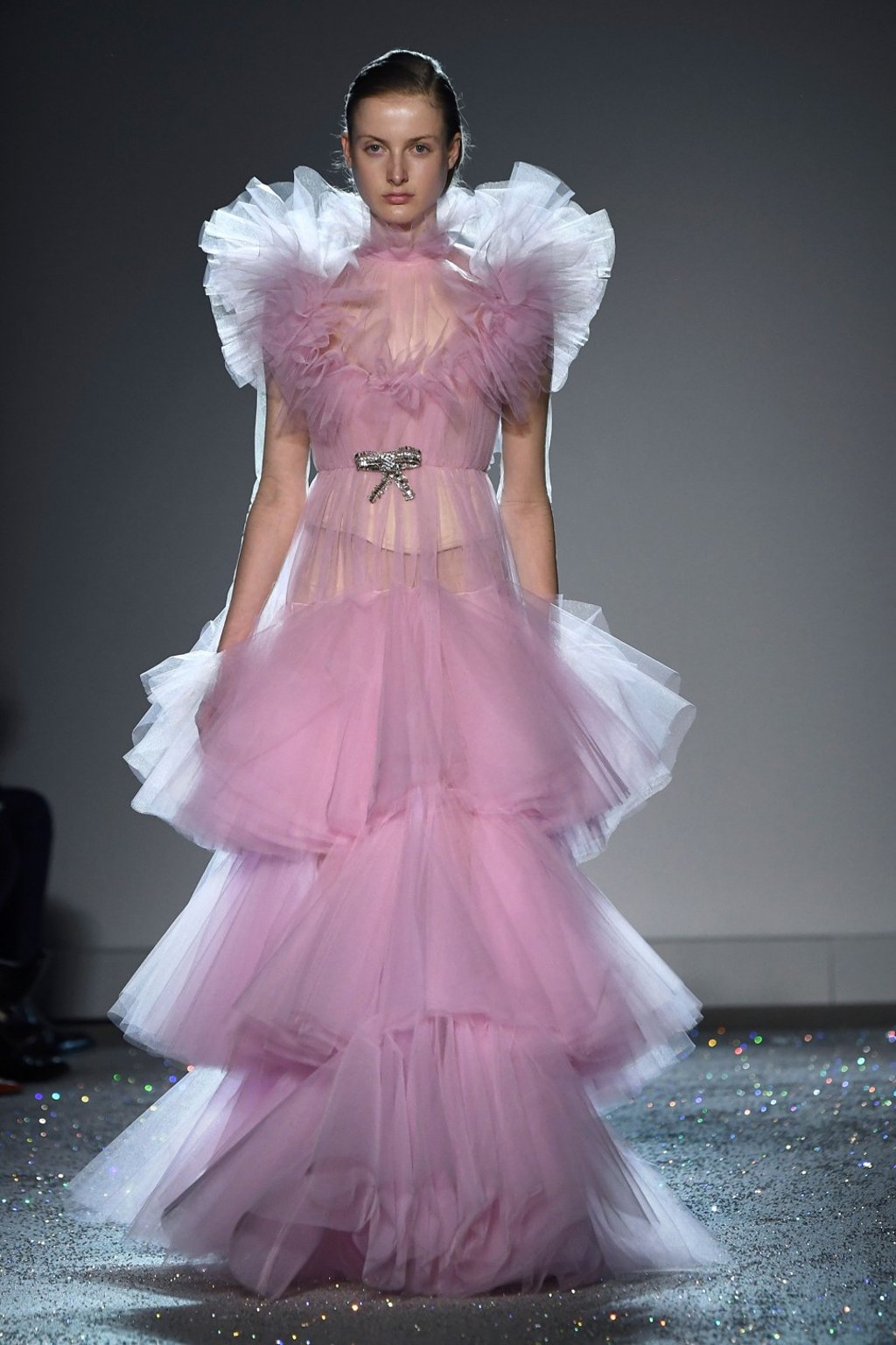 Paris Haute Couture 2019 Will Azzaro and Giambattista Valli s leggy designs tempt red carpet stars South China Morning Post