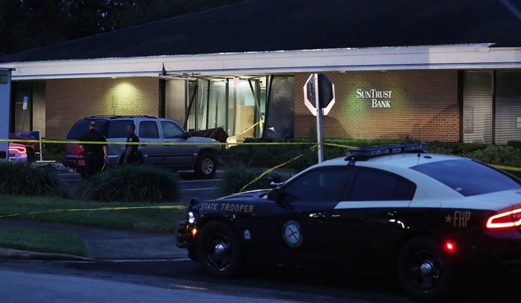 The SunTrust Bank branch in Sebring, Florida, where law enforcement officials continue to investigate the shooting of five people on Wednesday. Photo: TNS