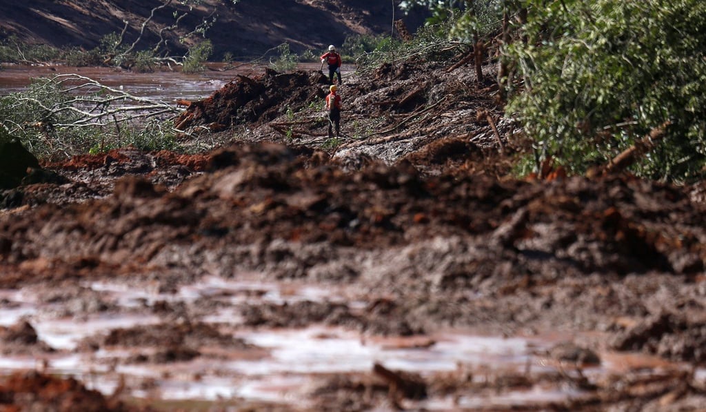 Rescue workers search for victims. Photo: Reuters