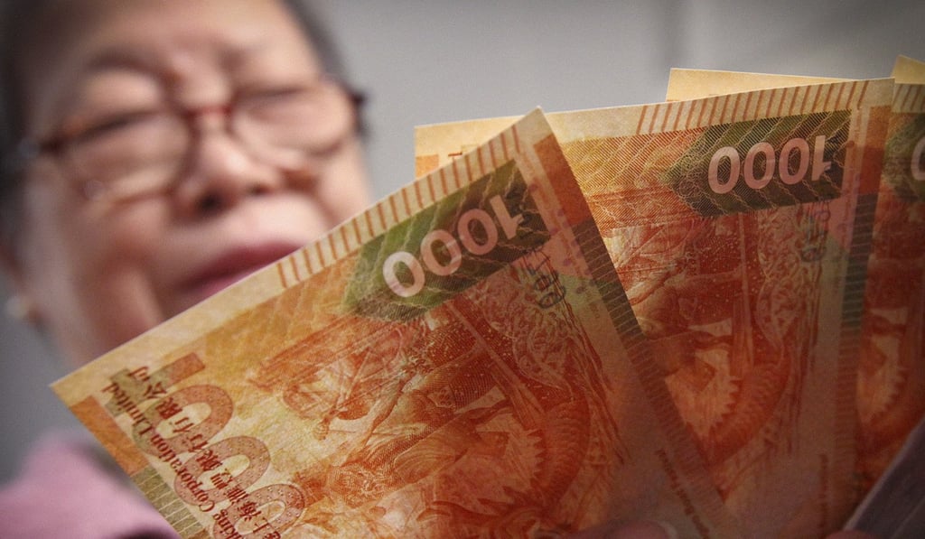 The government will give HK$4,000 to adult residents who do not own property or get welfare benefits. Photo: Felix Wong