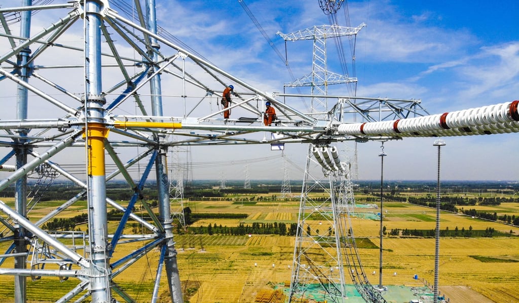 Builders work on the first large-scale power grid construction project in Xiongan New Area, in north China's Hebei Province. Photo: Xinhua