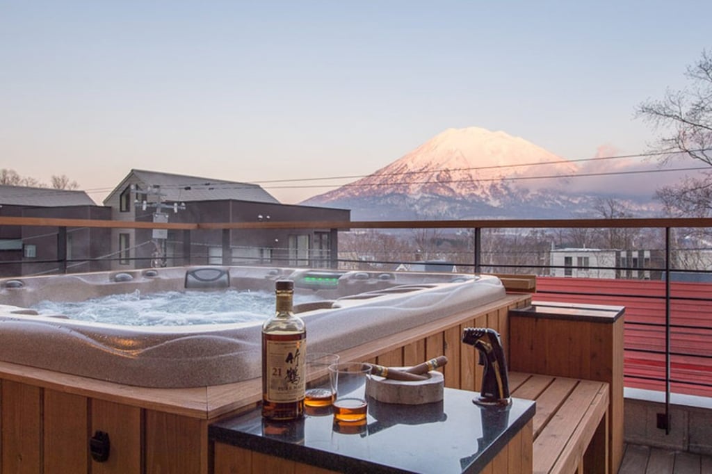 The outdoor jacuzzi at Hakuchozan The outdoor jacuzzi at Hakuchozan