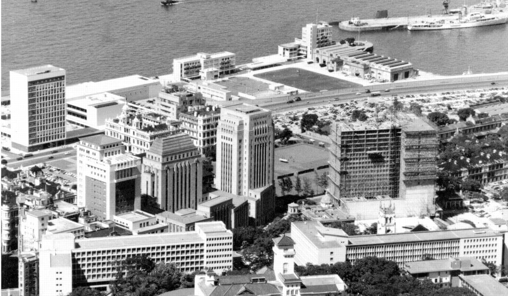 View of Government House, the old Bank of China and other buildings around Queen’s Statue Square in Central in the 1960s. View of Government House, the old Bank of China and other buildings around Queen’s Statue Square in Central in the 1960s.