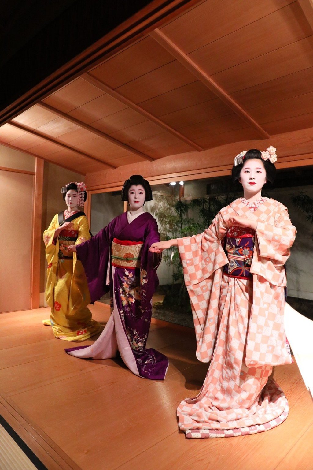 Typically, these elegant and graceful women are demure and skilled at performing time-honoured dances accompanied by traditional music on the ‘shamisen’.