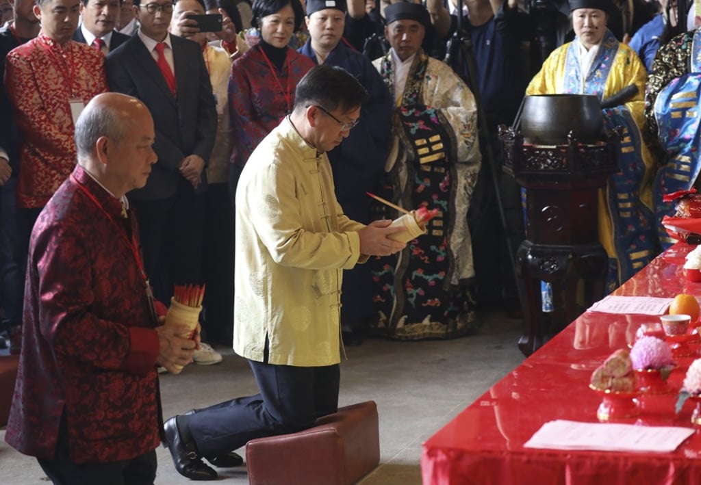 Kenneth Lau officiates at the ceremony in Sha Tin. Photo: Dickson Lee