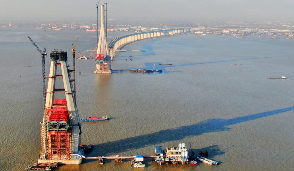 The Hutong Yangtze River Bridge will be four times the length of the Golden Gate Bridge in San Francisco. Photo: Alamy