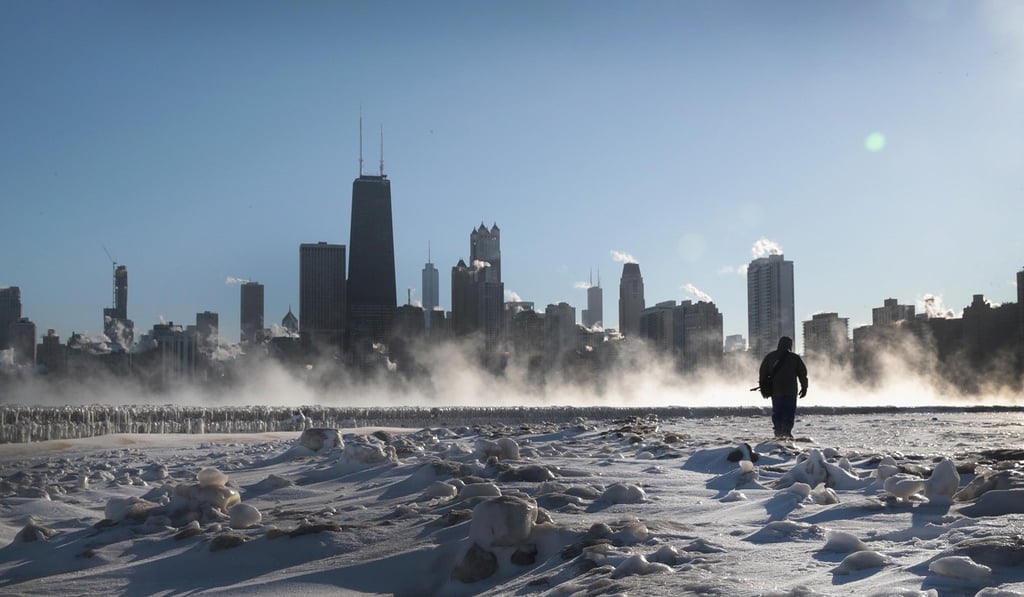 A man walks along the lakefront in Chicago after a winter storm claimed the lives of more than 20 people in the American Midwest. Photo: AFP