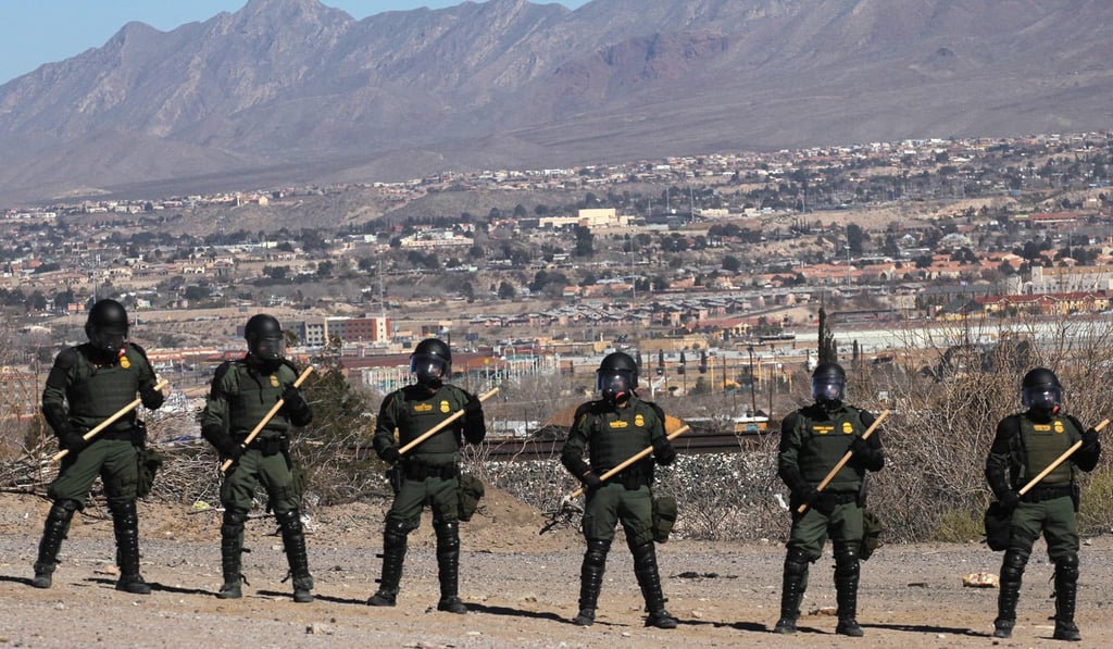 US Border Patrol, Immigration and Customs Enforcement (ICE) and Customs and Border Protection (CBP) agents take part in a safety drill on January 31, 2019. Photo: AFP