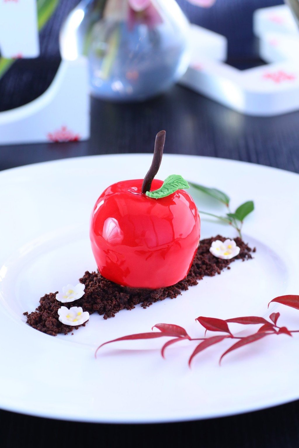 Le 39V Valentine’s Day Red Candy Apple