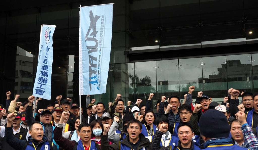 Striking China Airlines pilots protest outside the transport ministry in Taipei. Photo: EPA