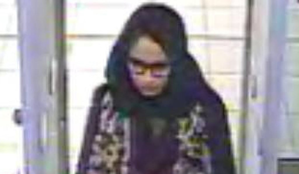 This CCTV image taken on February 17, 2015, shows Shamima Begum passing through security barriers at Gatwick Airport on her way to Syria. Photo: AFP