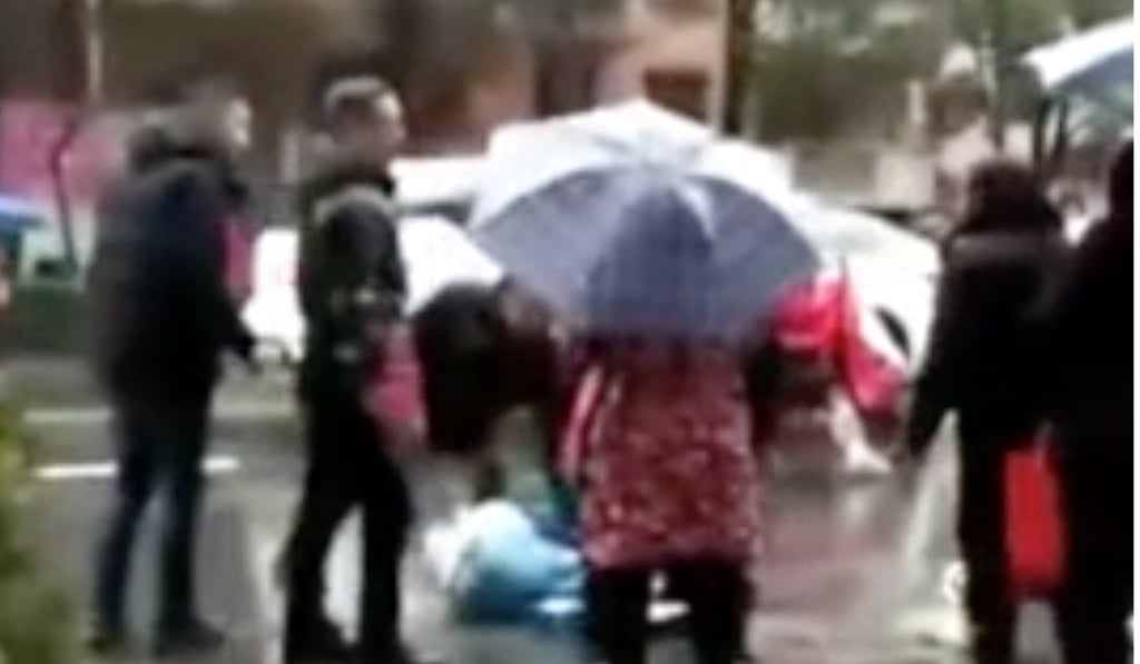 The suspect was subdued by police and passers-by. Photo: Weibo