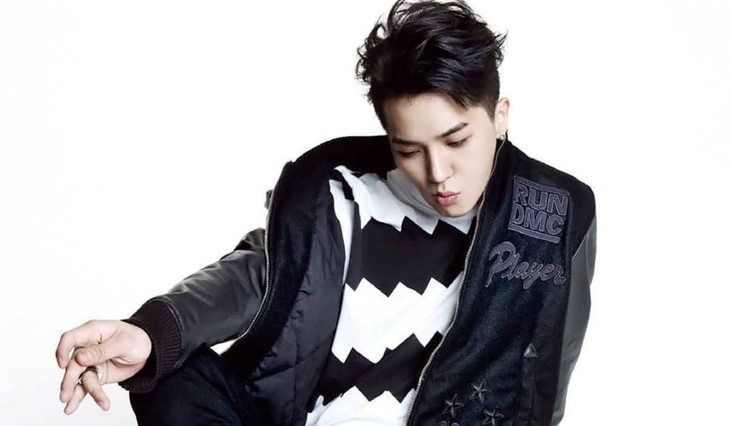 Mino from K-pop boy band Winner is often said to resemble K-pop star G-Dragon. Mino from K-pop boy band Winner is often said to resemble K-pop star G-Dragon.