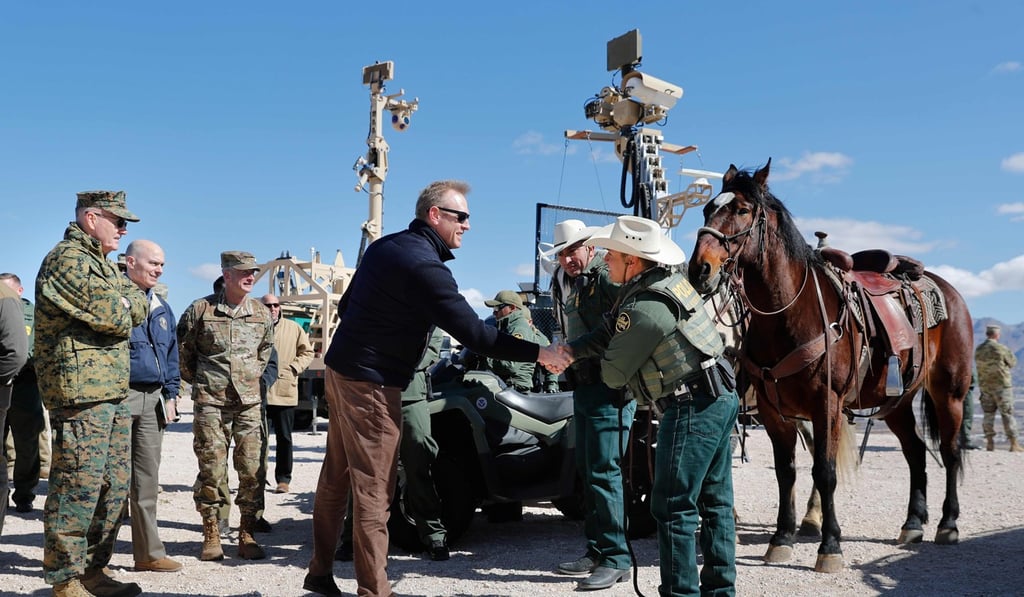 Acting Secretary of Defence Patrick Shanahan (C) greets US Border Patrol Agents Carlos Lerma (2nd R) and Moises Gonzalez (R) during a tour of the US-Mexico border. Photo: AFP