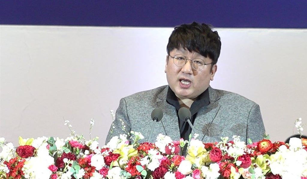 Big Hit Entertainment founder Bang Si-hyuk speaks at Seoul National University on Tuesday. Photo: Korea Times