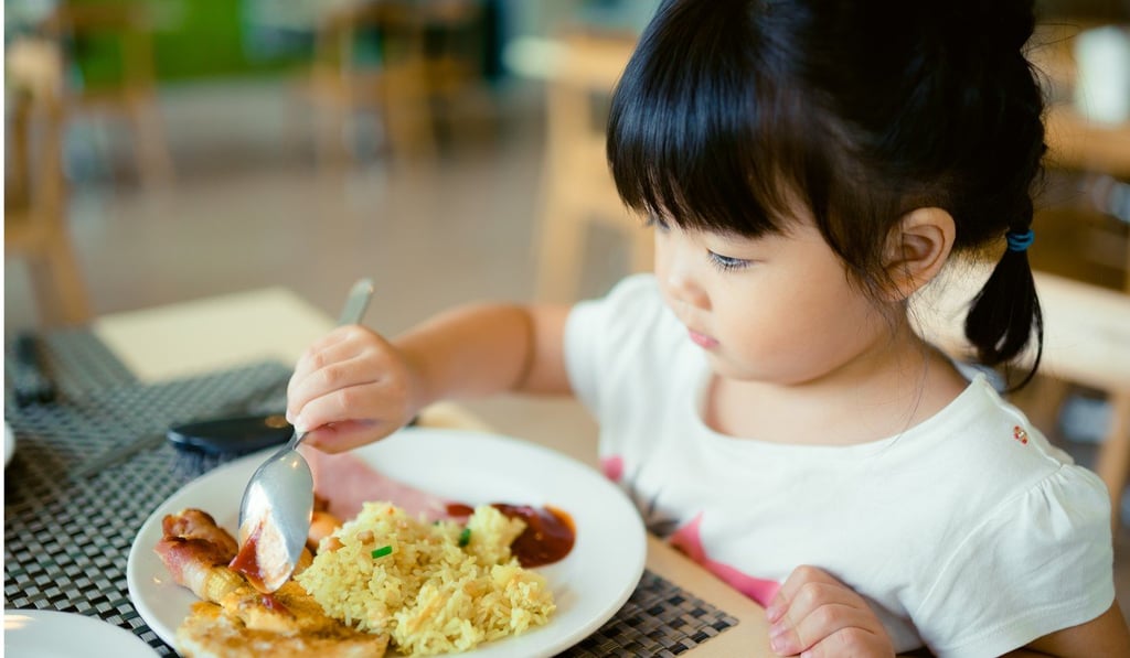 Children and teenagers should have a positive relationship with food. Photo: Alamy