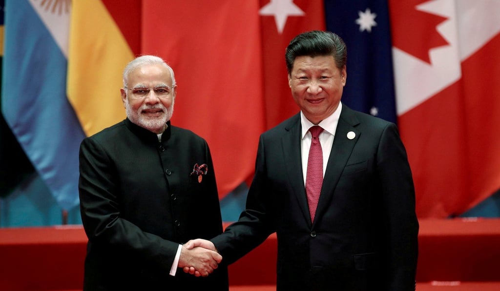 Chinese President Xi Jinping shakes hands with Indian Prime Minister Narendra Modi. Photo: