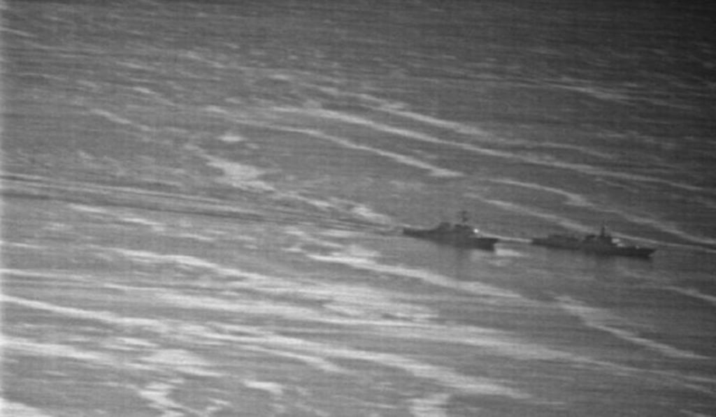 A near collision between a US and a Chinese warship in the South China Sea. Photo: US Navy
