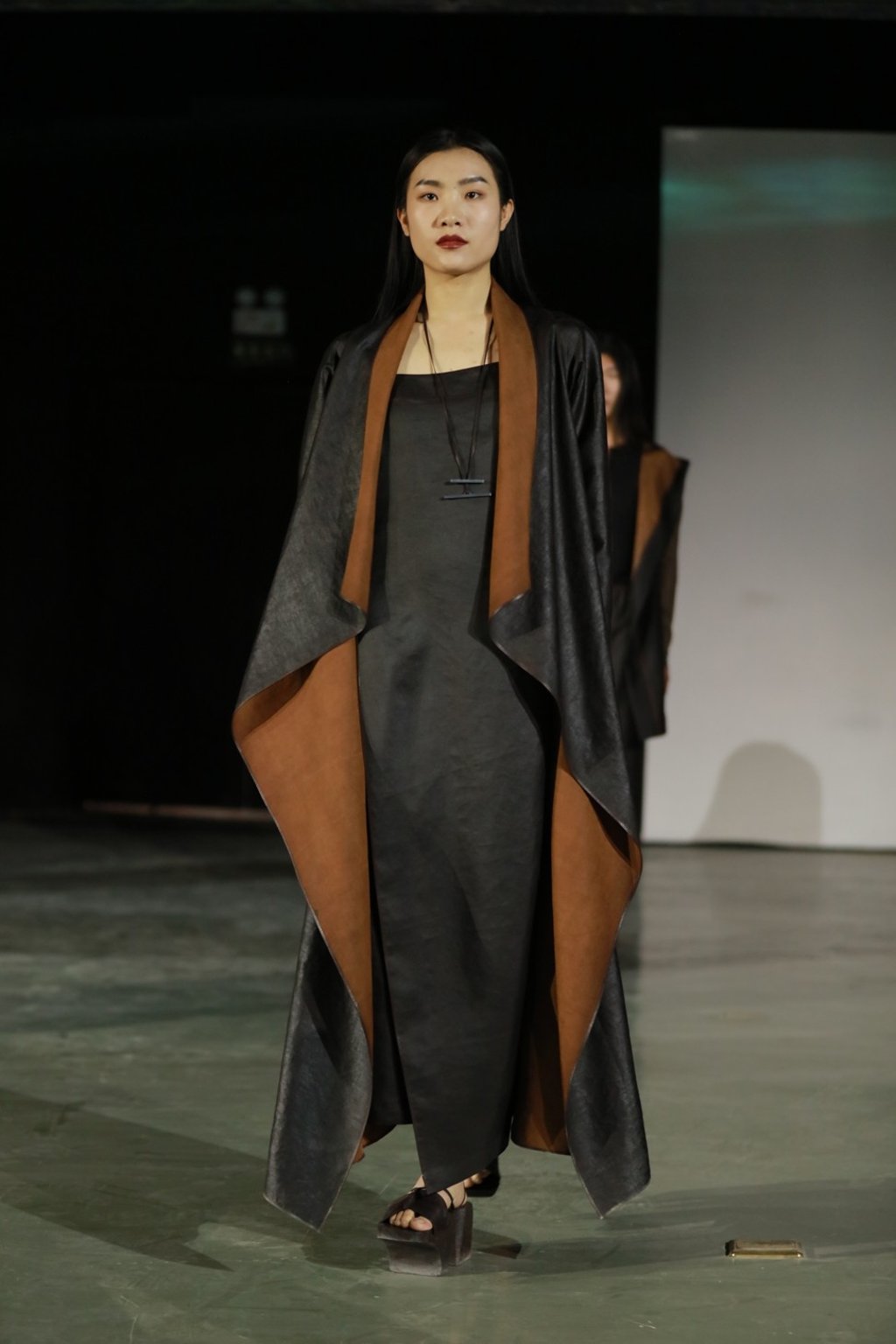 A tea silk look from Rechenberg.