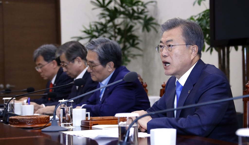 South Korean President Moon Jae-in, right, last month agreed to pay US$925 million for hosting 28,500 American troops, an 8.2 percent increase. Photo: Reuters