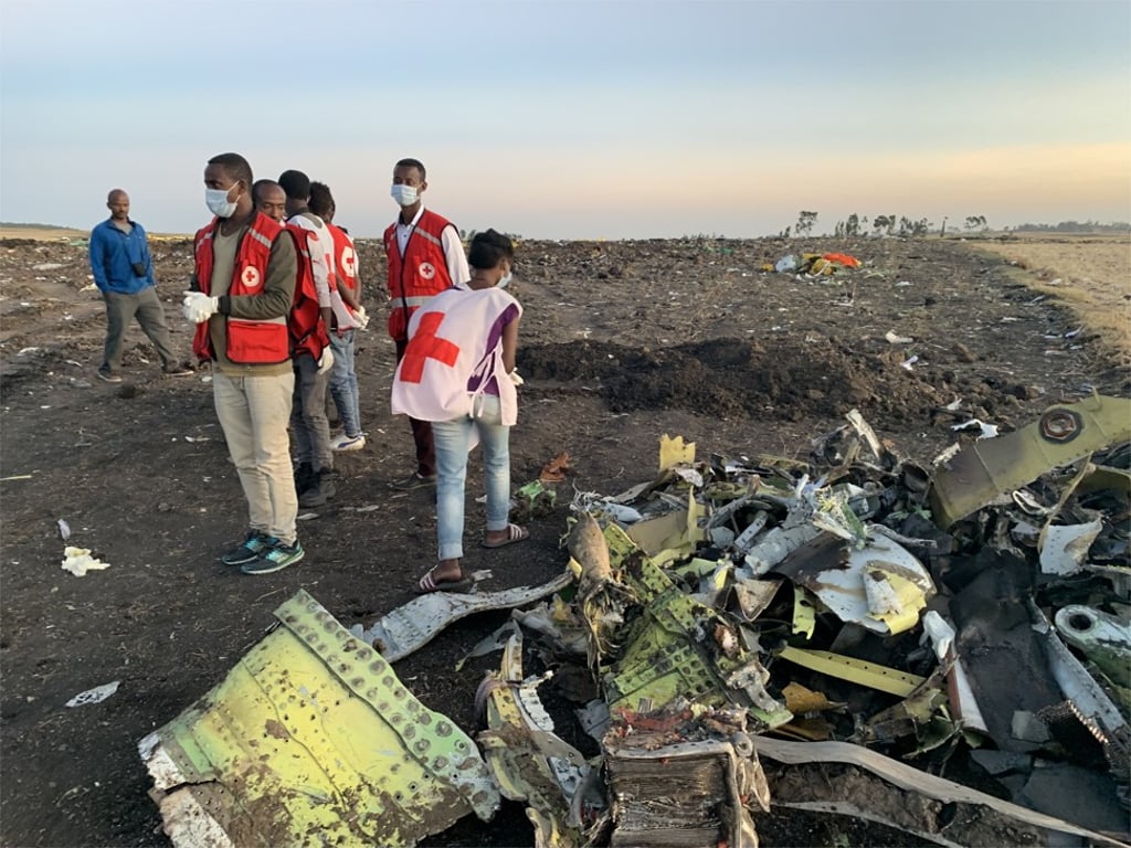 Rescuers work at the crash site of the of an Ethiopian Airlines 737. Photo: Xinhua