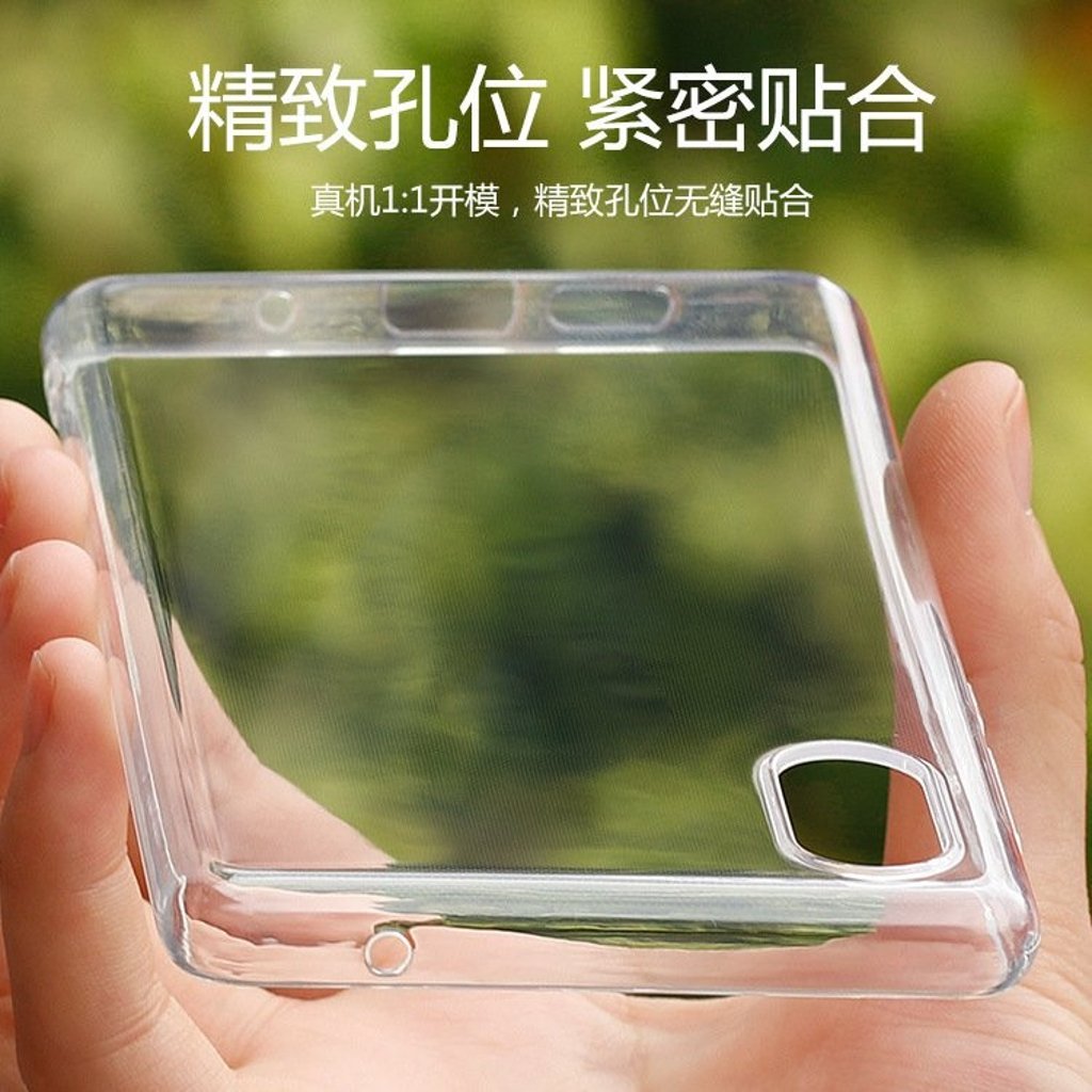 The latest leak involves pictures of the third-party cases for Mi 7, which show that Xiaomi's latest flagship will have a vertical dual camera on the back. (Picture: Sina) The latest leak involves pictures of the third-party cases for Mi 7, which show that Xiaomi's latest flagship will have a vertical dual camera on the back. (Picture: Sina)