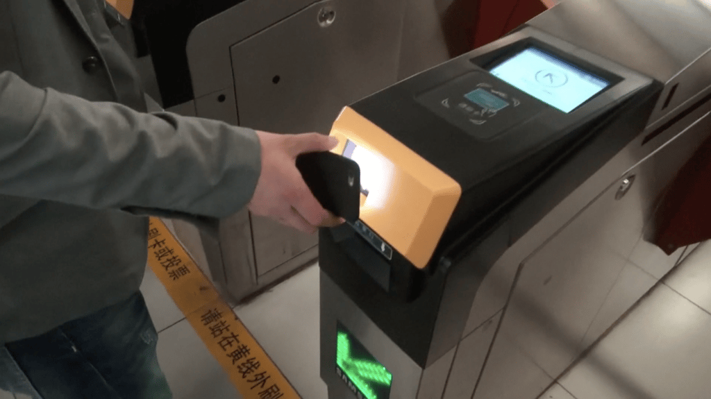 A passenger getting through subway gate by scanning a QR code. (Picture: CCTV) A passenger getting through subway gate by scanning a QR code. (Picture: CCTV)