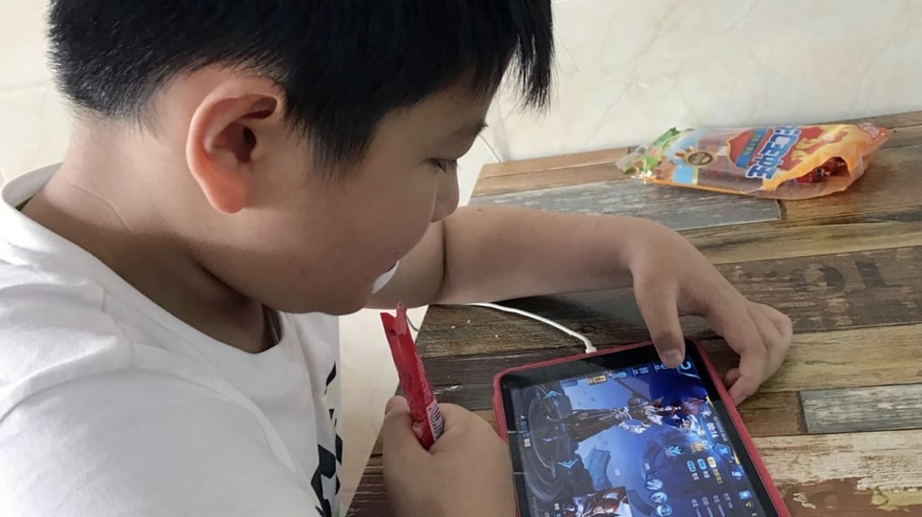 Honor of Kings is so popular that there are smartphone arcades where children go to play -- and hide from their parents. (Picture: SCMP) Honor of Kings is so popular that there are smartphone arcades where children go to play -- and hide from their parents. (Picture: SCMP)