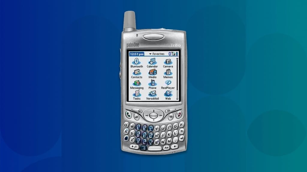 The Treo 600 is considered one of the first smartphones. (Picture: Palm) The Treo 600 is considered one of the first smartphones. (Picture: Palm)