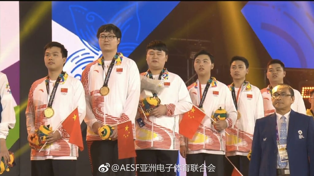 Players were in tears when they gave an interview right before the ceremony. (Picture: AESF/Weibo)