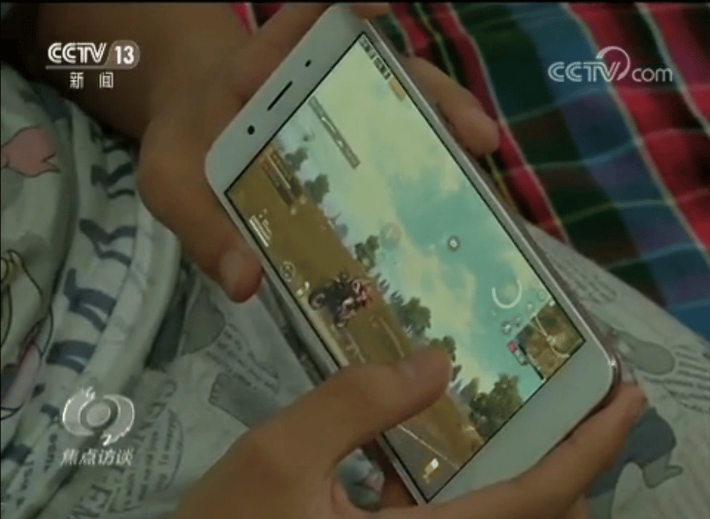 More than 18% of left-behind children play online games for 4 to 5 hours every day, the CCTV program says. (Picture: CCTV) More than 18% of left-behind children play online games for 4 to 5 hours every day, the CCTV program says. (Picture: CCTV)