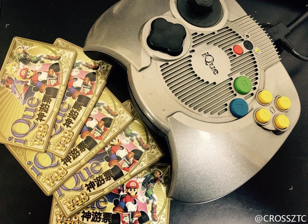 The iQue Player is Nintendo's China-only device. Worded as a plug-and-play system, it's a console disguised as a controller. You can plug it into a TV and start playing. (Picture: Weibo)